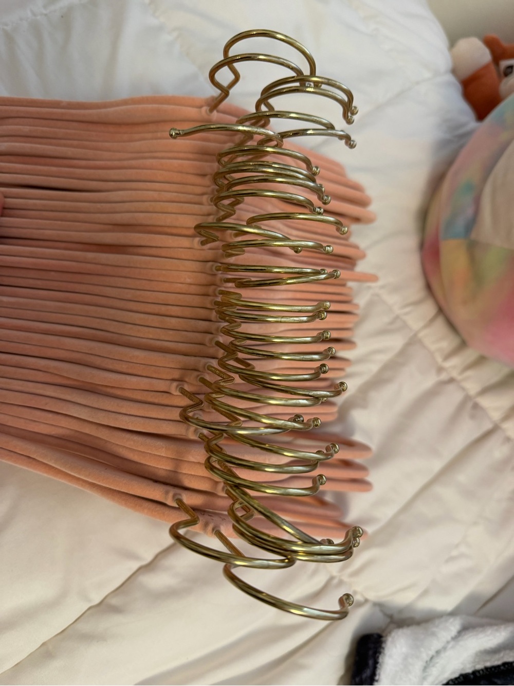 Joy Mangano Peach Velvet Kids huggable Hangers with Gold Hooks 35 pcs - Picture 4 of 4